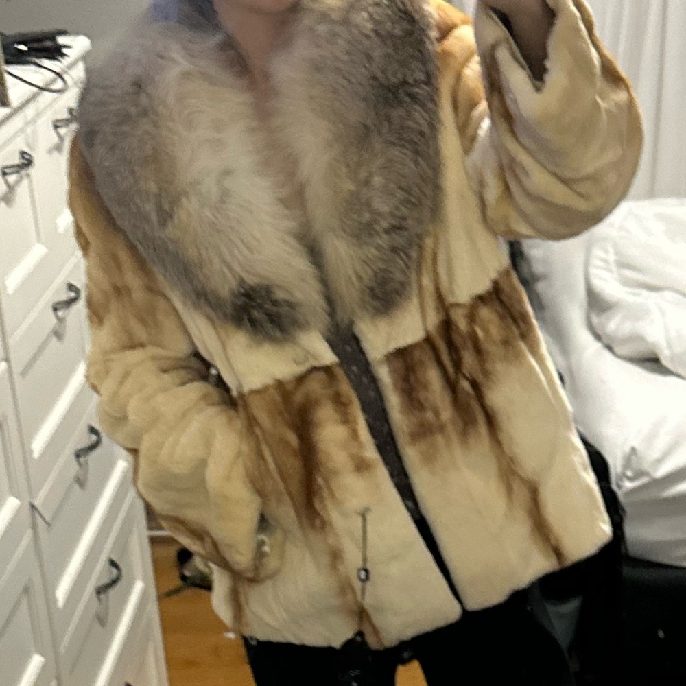 100% mink fur coat size 4-6. Custom